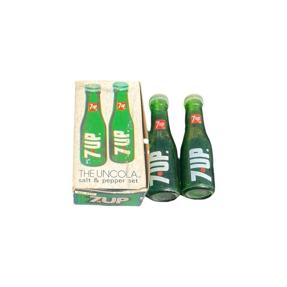 VTG MCM 7 Up The Uncola Salt & Pepper Set Glass 4" Shaker 7Up Novelty w/Box Pair